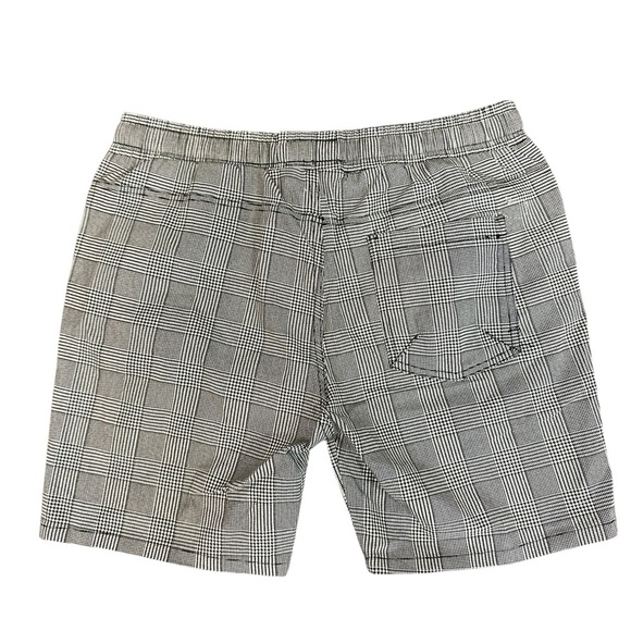 Men's Black and White Plaid Flat Front Shorts - Picture 3 of 7